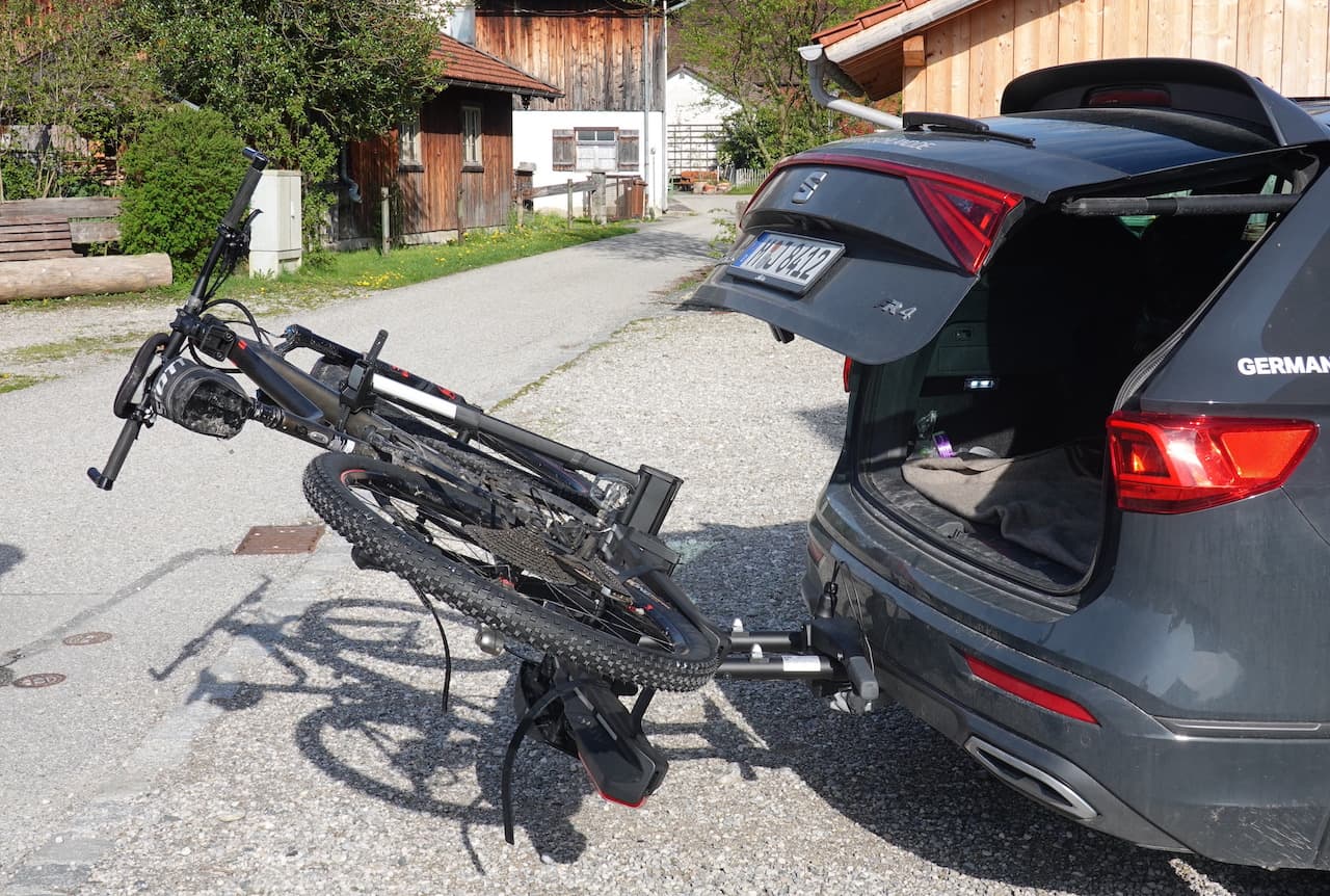 Testbericht – Thule Epos: 7 Gründe, warum der neue Fahrradträger für die Anhängerkupplung wirklich begeistert!
