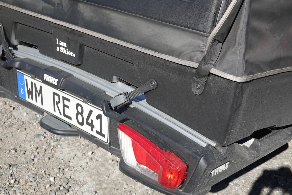Testbericht – Thule BackSpace XT Cargo-Box: Einfach & praktisch – Heckbox für mehr Stauraum für den nächsten (Camping-)Urlaub