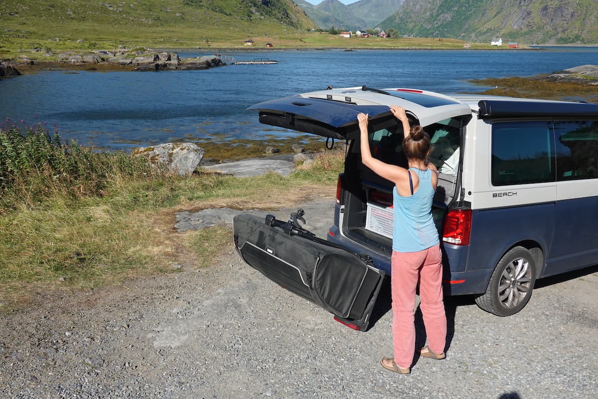 Testbericht – Thule BackSpace XT Cargo-Box: Einfach & praktisch – Heckbox für mehr Stauraum für den nächsten (Camping-)Urlaub