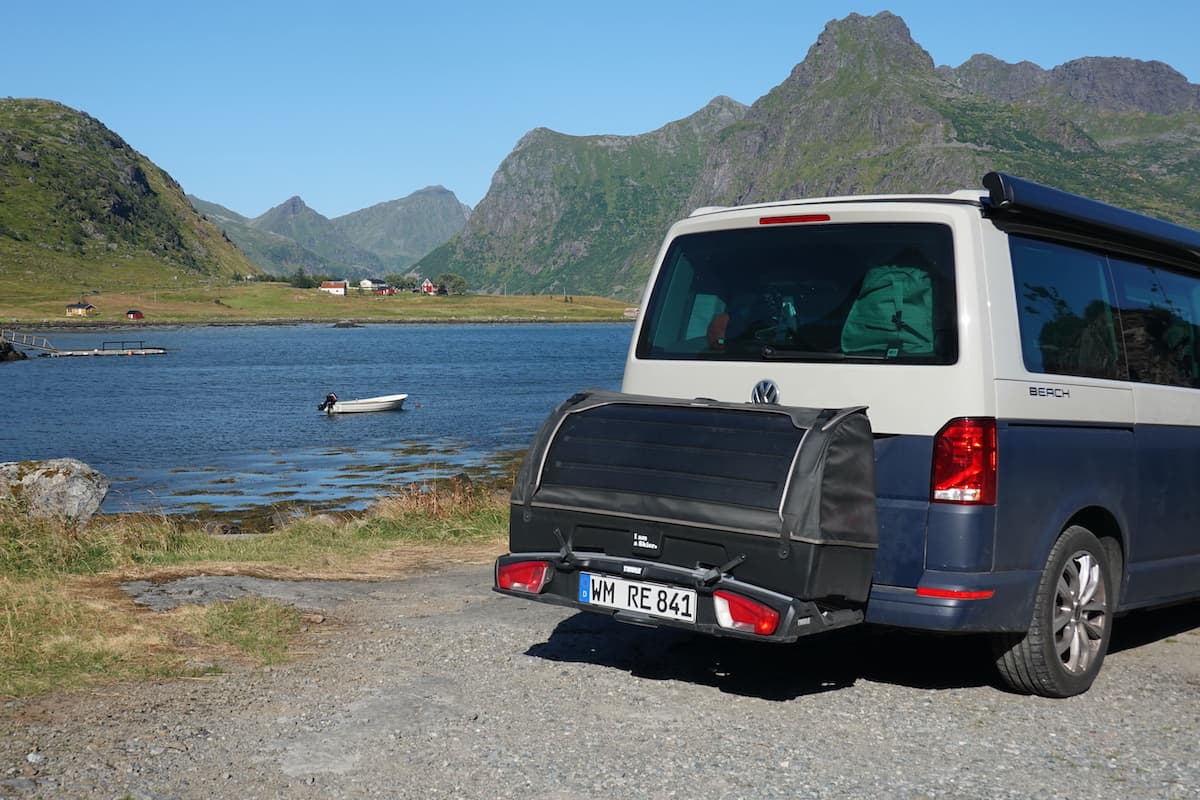 Testbericht – Thule BackSpace XT Cargo-Box: Einfach & praktisch – Heckbox für mehr Stauraum für den nächsten (Camping-)Urlaub