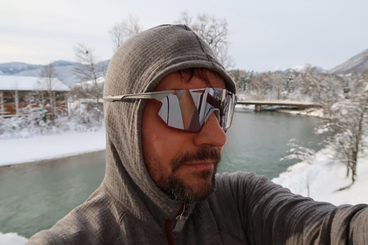 Testbericht - 100% Hypercraft SQ mit Hiper Crimson Silver Mirror Lens: Mit 23 Gramm die vielleicht leichteste Multisportbrille der Welt?!