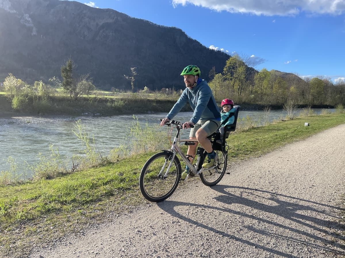 Testbericht - Thule RideAlong 2: Neigbarer und komfortabler Kinderfahrradsitz für ausgedehnte Radltouren