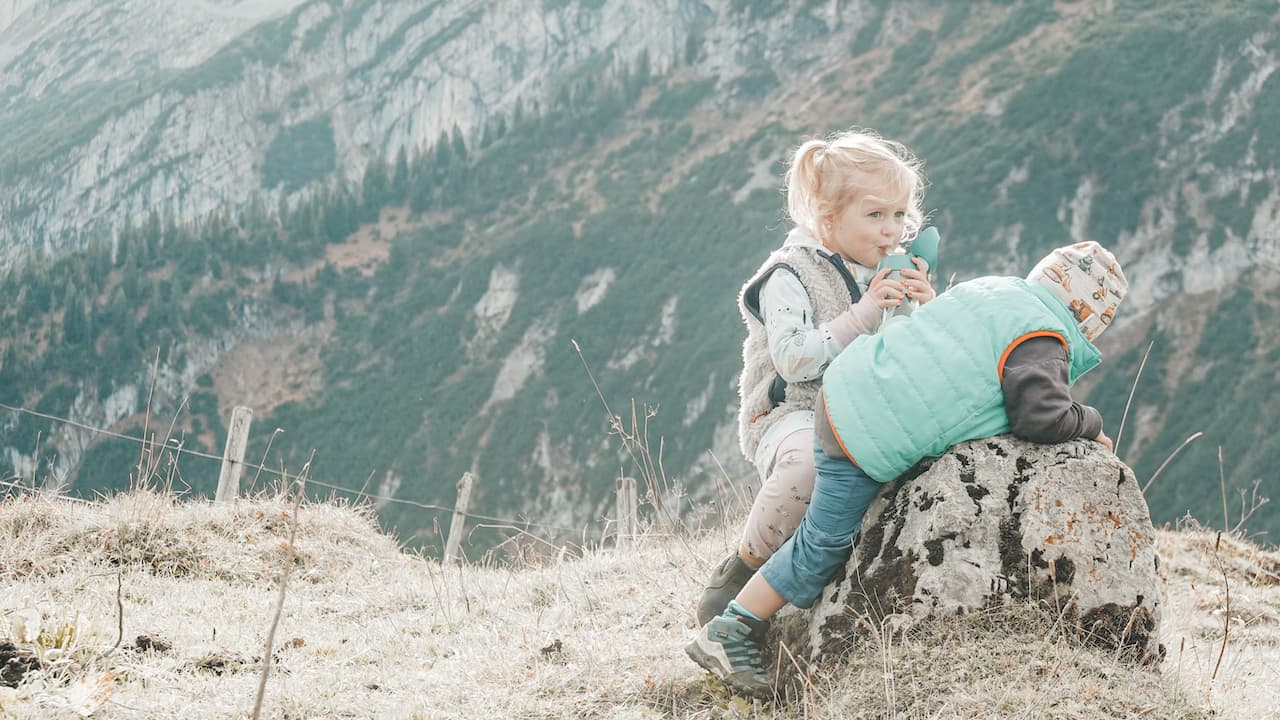 Testbericht - B.BOX Tritan-Flasche: Extrem langlebige Trinkflasche mit Trinkhalm für aktive Outdoorkids