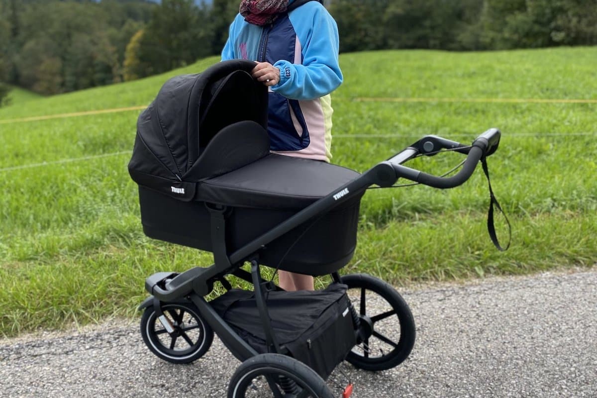 Testbericht - THULE Urban Glide Bassinet, Stroller Footmuff & Rain Cover: Faltbare Babywanne für Kinderwagen und sportliche Eltern