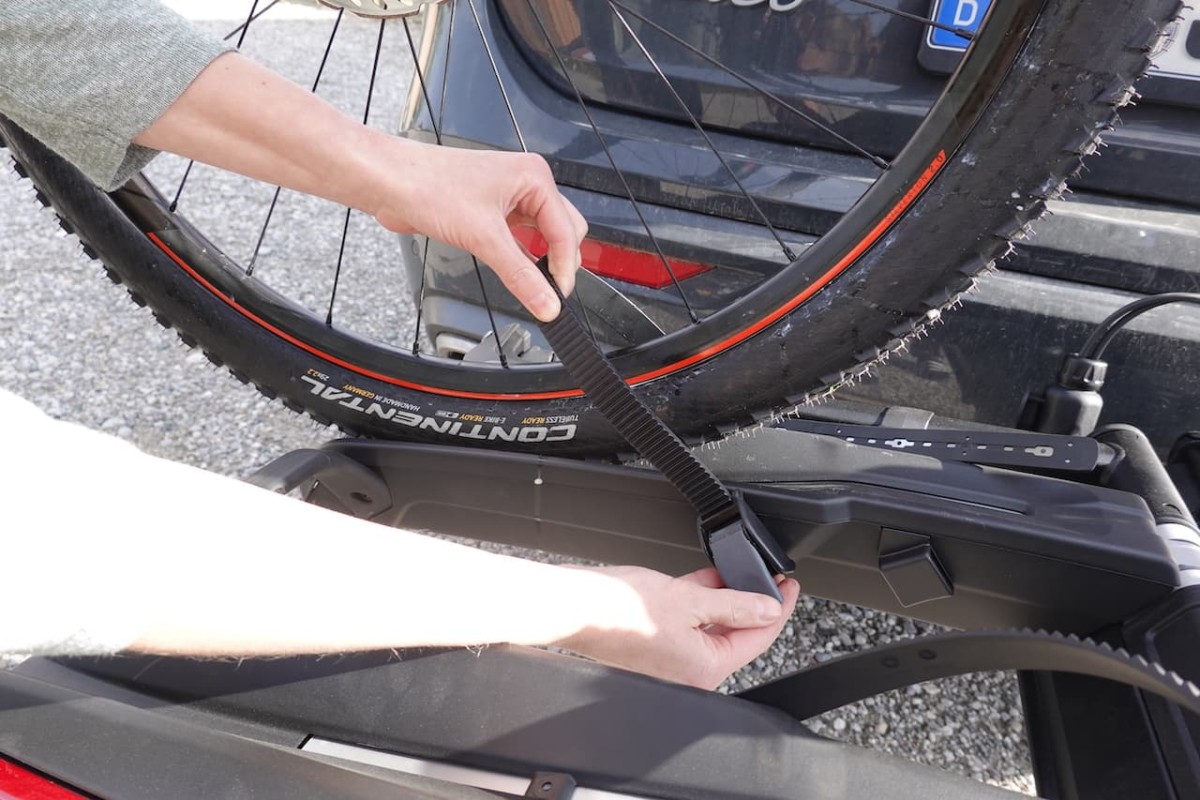 Testbericht – Thule Epos: 7 Gründe, warum der neue Fahrradträger für die Anhängerkupplung wirklich begeistert!